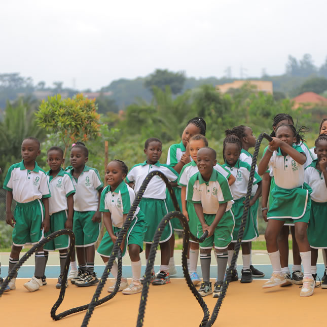 Pupils by fountain